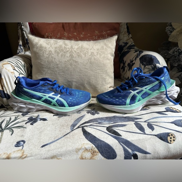Asics Novablast 2 Women Size 6 Blue 1012B049 Running Shoes Sneakers - Picture 16 of 16